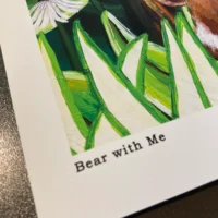 Bear with Me kunstplakat med bjørne i junglen